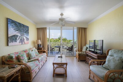 Sunrise 307-2BR/2BA condo near beaches with pool, parking, balcony