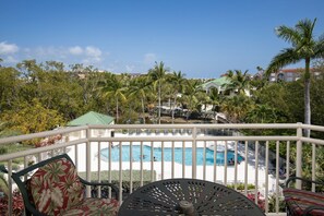 Property grounds - Sunrise 307-2BR/2BA condo near beaches with pool, parking, balcony (Key West)