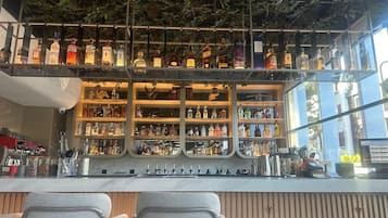 Bar (trong khuôn viên)