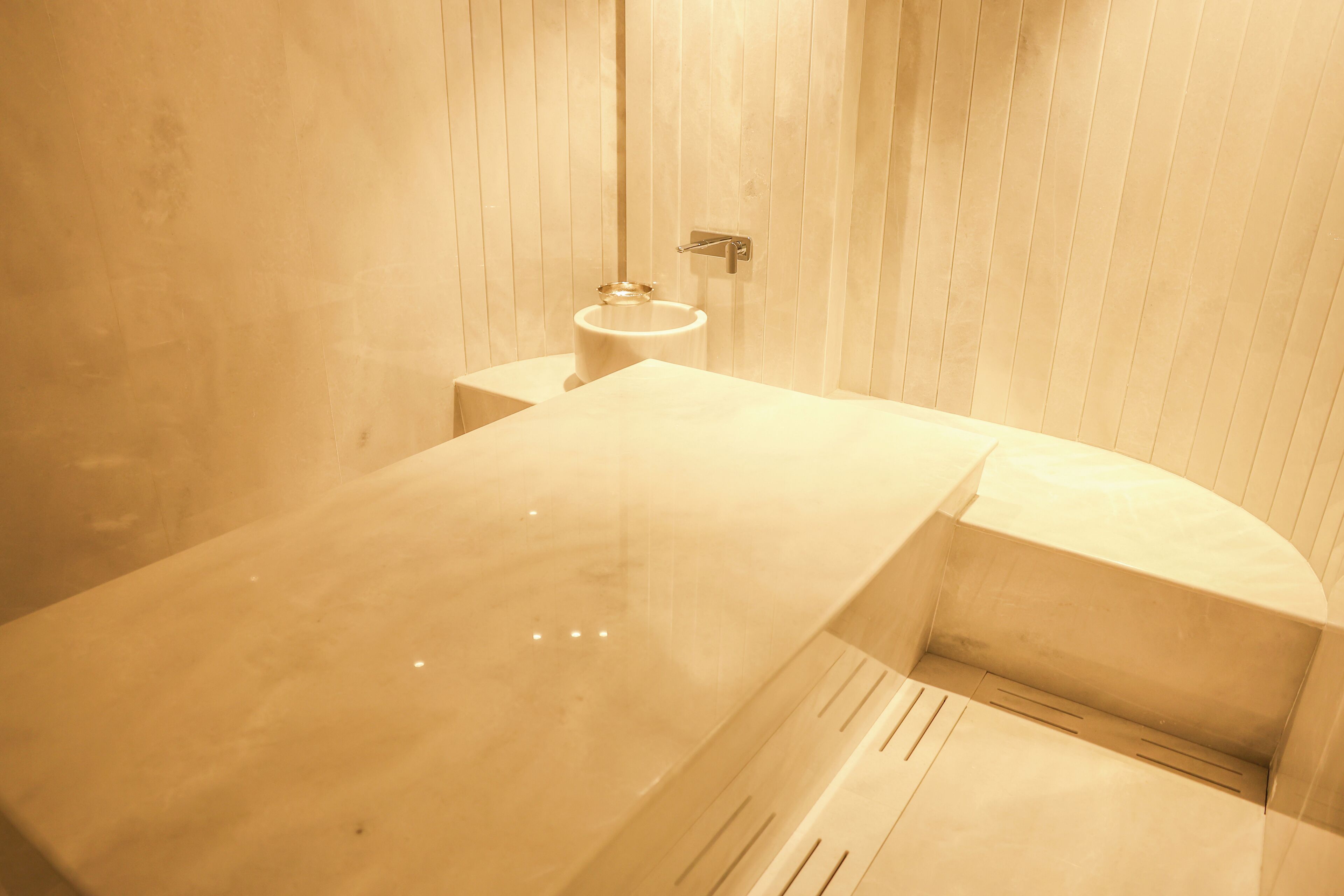 Photo - Four Hills Hotel