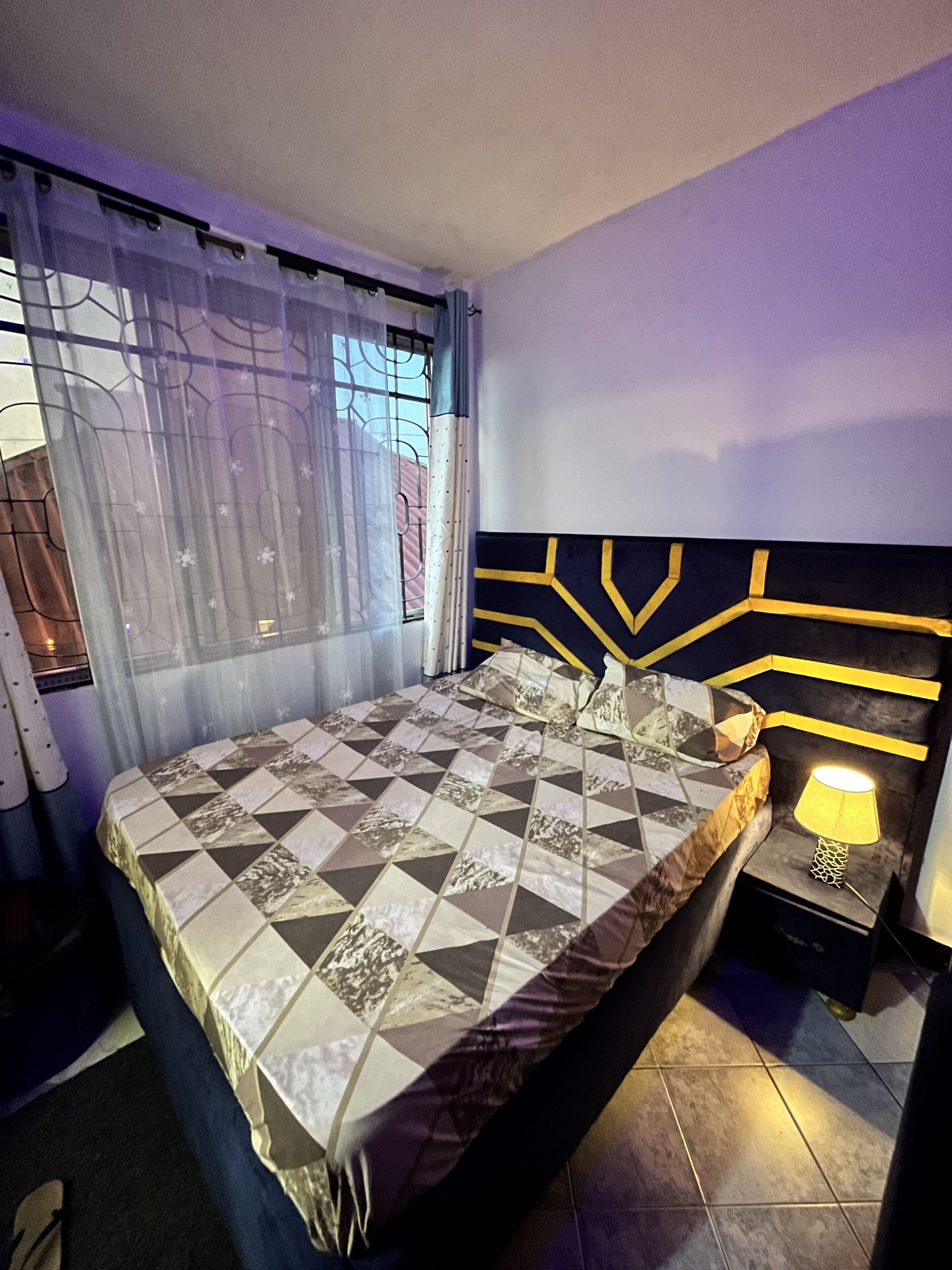 1 chambre, fer et planche à repasser, Wi-Fi gratuit, draps fournis