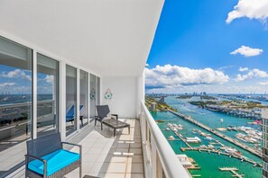 Apartment, 3 Bedrooms, Kitchen, Bay View | Balcony - Modern Apartments Biscayne Bay (Miami)