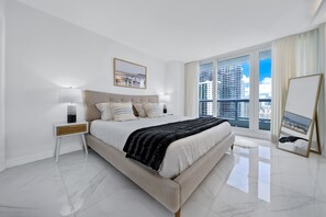 Apartment, 3 Bedrooms, Kitchen, Bay View | Individually decorated, individually furnished, desk, laptop workspace - Modern Apartments Biscayne Bay (Miami)