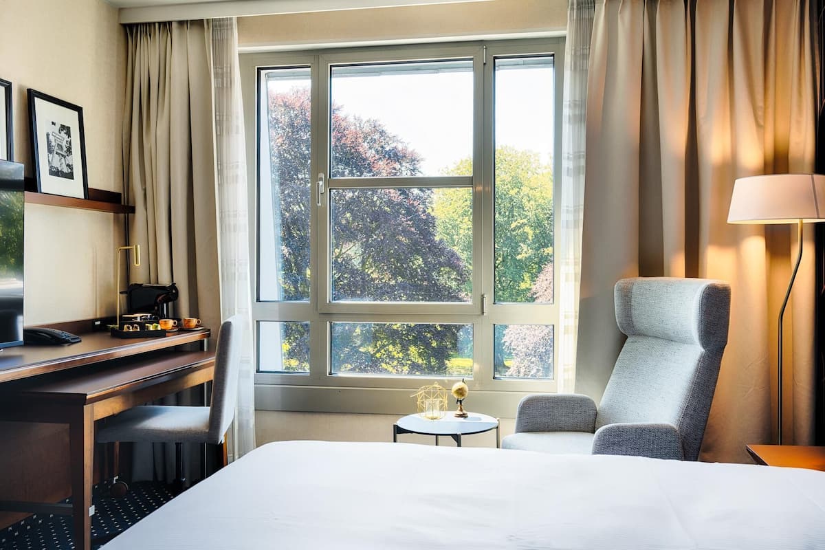 Suite | In-room safe, desk, laptop workspace, free WiFi