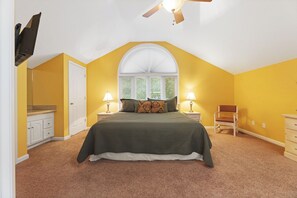 2 slaapkamers, een strijkplank/strijkijzer, internet, beddengoed