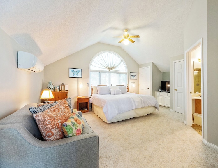 Two Bedroom Bayside Condo - Lake Barkley