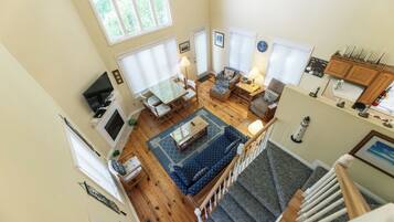 Télévision, cheminée, lecteur de DVD