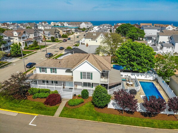 Exterior - Point Pleasant Beach 6 bed w/ pool 2 blocks from the beach (Point Pleasant Beach)