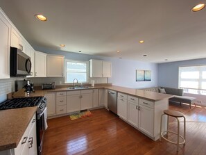 Fridge, microwave, oven, stovetop - Point Pleasant Beach 6 bed w/ pool 2 blocks from the beach (Point Pleasant Beach)