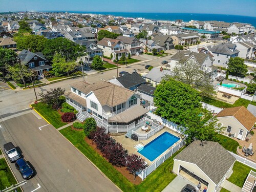Point Pleasant Beach 6 bed w/ pool 2 blocks from the beach