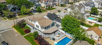 Point Pleasant Beach 6 bed w/ pool 2 blocks from the beach