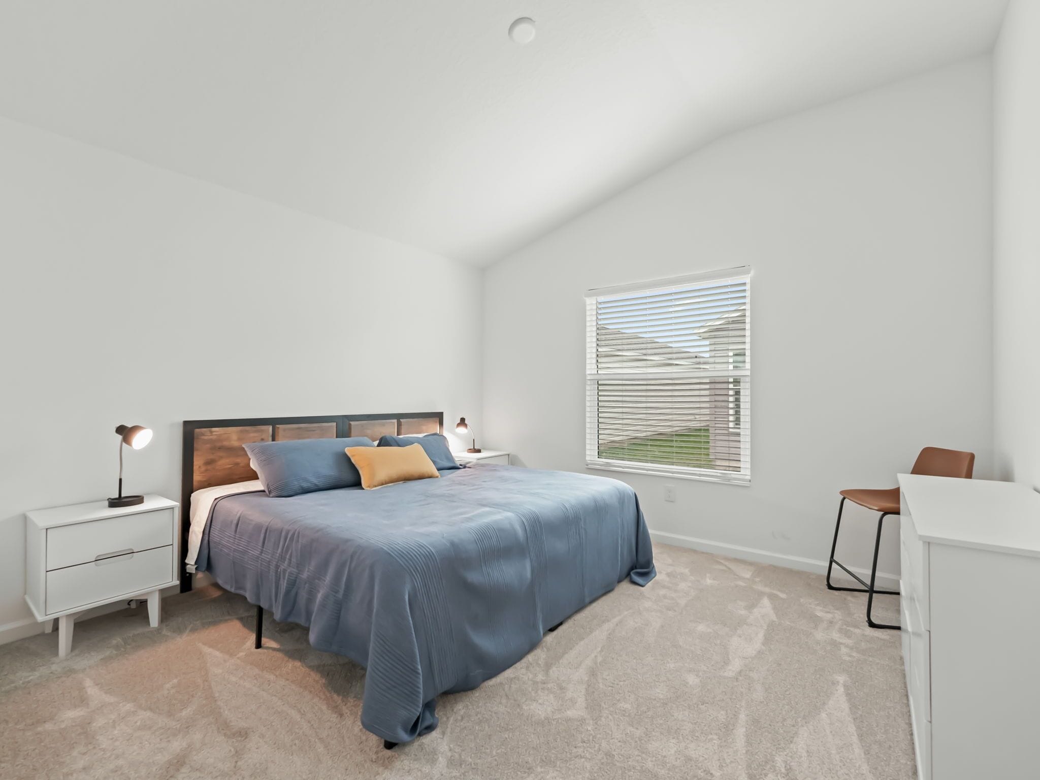 2 bedrooms, iron/ironing board, internet, bed sheets