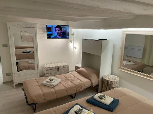 Apartamento empresarial | Escrivaninha, espaço de trabalho para notebook