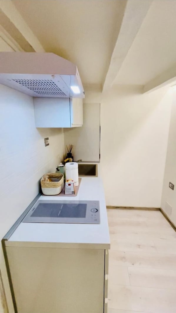 商务公寓 | 私人厨房 | 大冰箱、意式浓缩咖啡机、电热水壶、厨具/餐具