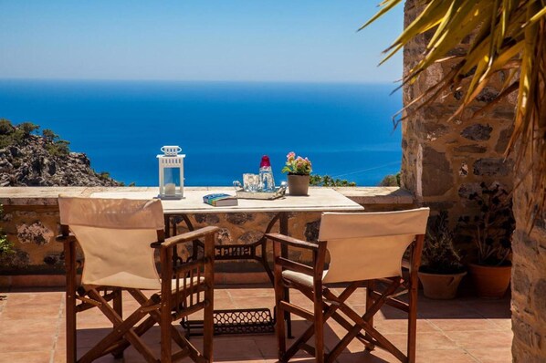 House | Outdoor dining