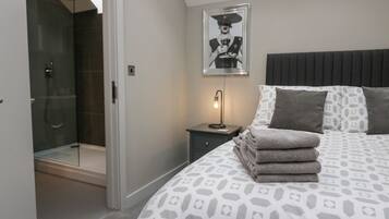 3 bedrooms, individually decorated, individually furnished, free WiFi