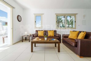 TV - Villa Cherry Palm Sum (Pernera)