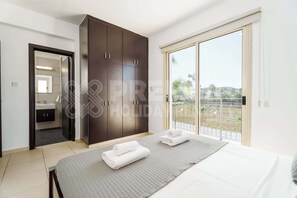 3 quartos, ferros/tábuas de passar roupa, Wi-Fi, roupa de cama