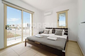 3 bedrooms, iron/ironing board, WiFi, bed sheets - Villa Cherry Palm Sum (Pernera)