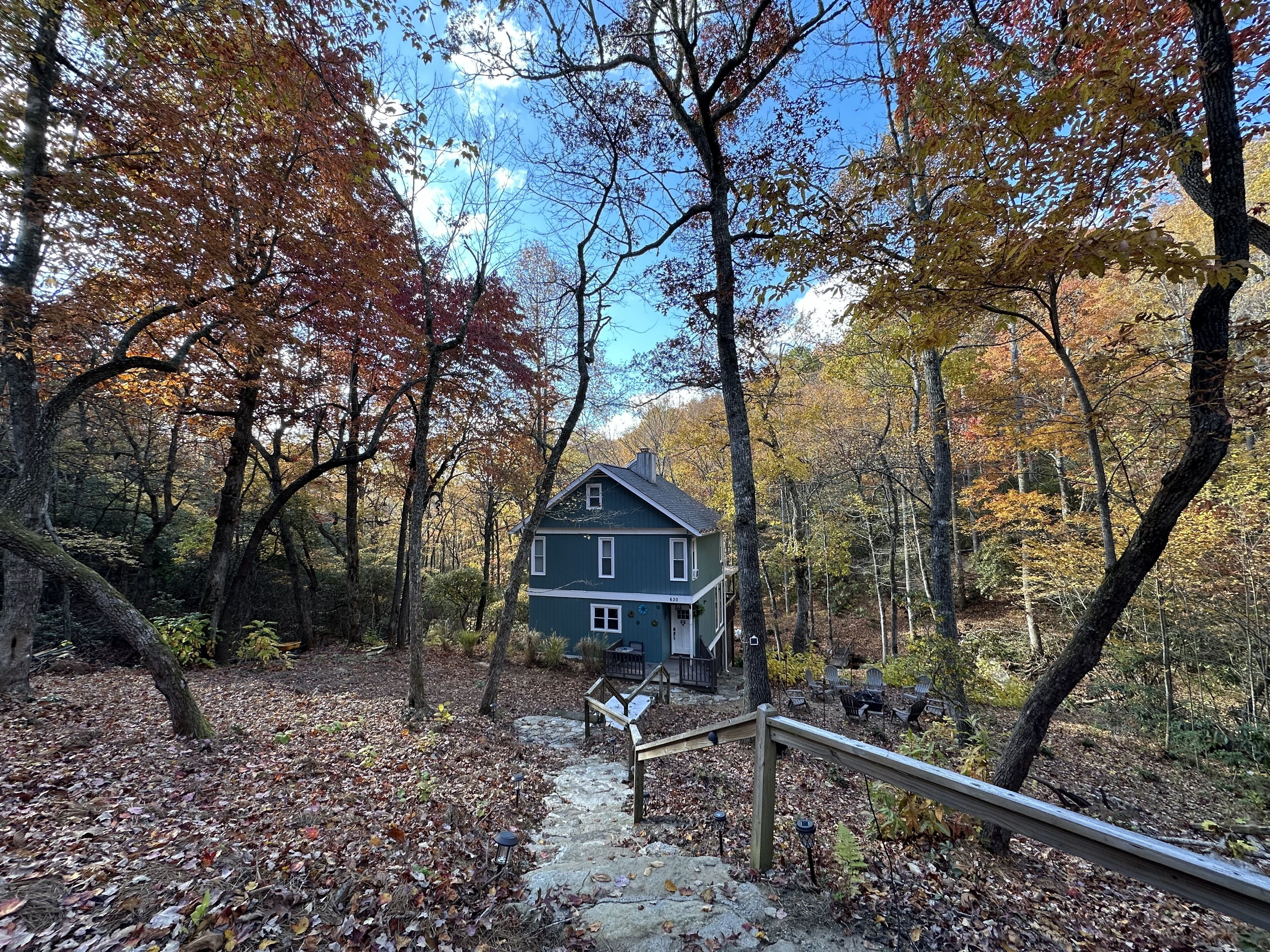 Mountain serenity in wooded setting with beautiful creek!