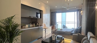 The Silver stone - 31 Floor City Lights View Studio Apartment 