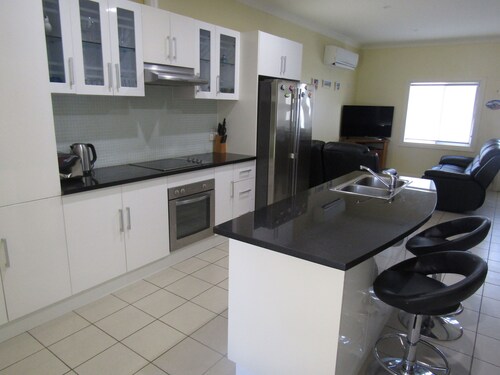 The Shack at Stansbury - Short walk to the beach! Off peak special!