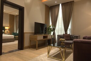 Premium-Doppelzimmer, 1 Schlafzimmer | Wohnbereich | Fernseher