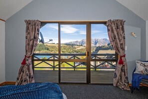 3 bedrooms, travel cot, WiFi