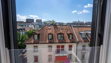 Basic Twin Room | Desk, laptop workspace, free WiFi, bed sheets