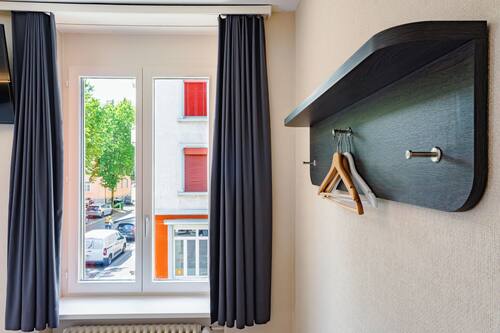 Habitación urbana, 1 cama matrimonial, para no fumadores | Escritorio, espacio para trabajar con laptop y wifi gratis