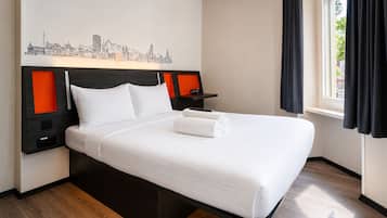 Habitación urbana, 1 cama matrimonial, para no fumadores | Escritorio, espacio para trabajar con laptop y wifi gratis