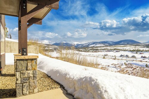 Fraser condo!- Enjoy a pet-friendly stay with access to amenities