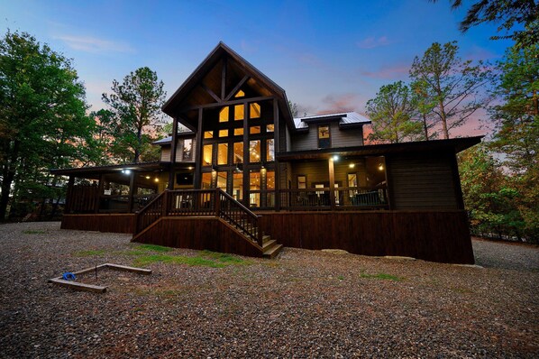 Exterior - 5 bedroom with  Playground fort!! (Broken Bow)