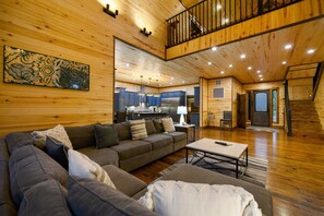 Smart TV, fireplace - 5 bedroom with  Playground fort!! (Broken Bow)