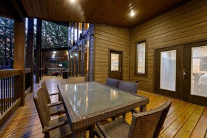 Outdoor dining