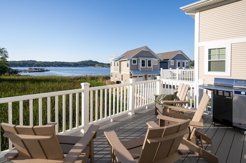 Luxurious Condo on Kalamazoo Lake