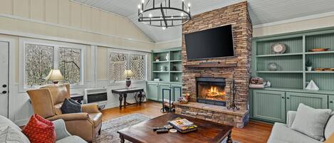 Smart TV, fireplace