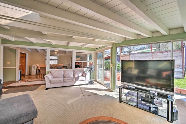 House (6 Bedrooms) | Interior - Walk to the Beach! Spacious 6BR La Jolla Home (La Jolla)