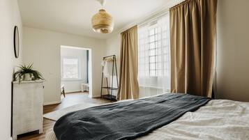 3 bedrooms, travel cot, free WiFi, bed sheets