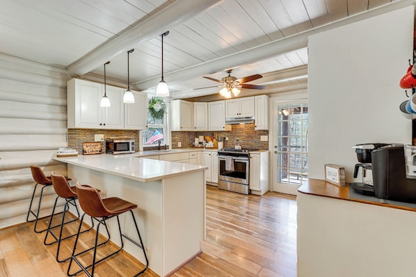 House (2 Bedrooms) | Interior - Dog-friendly Hiawassee Cabin Near Lake & Hiking (Hiawassee)