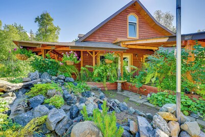 Cozy Kenai Abode w/ Private Deck: 5 Mi to Ocean!