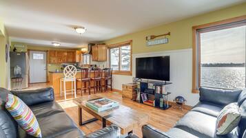 House (5 Bedrooms) | Interior