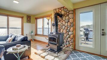 House (5 Bedrooms) | Interior