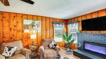 House (2 Bedrooms) | Interior