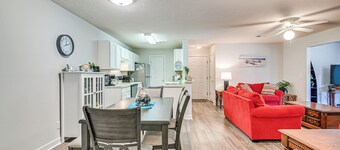 Murrells Inlet Condo w/ Pool Access, Near Beach!