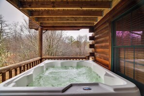 Interior - Hot Tub, Deck & Beach Access: Albrightsville Cabin (Albrightsville)