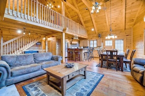 House (5 Bedrooms) | Interior