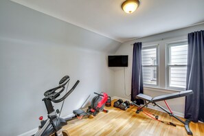 House (2 Bedrooms) | Interior - Wfh-friendly Abode w/ Home Gym in Cleveland (Cleveland)
