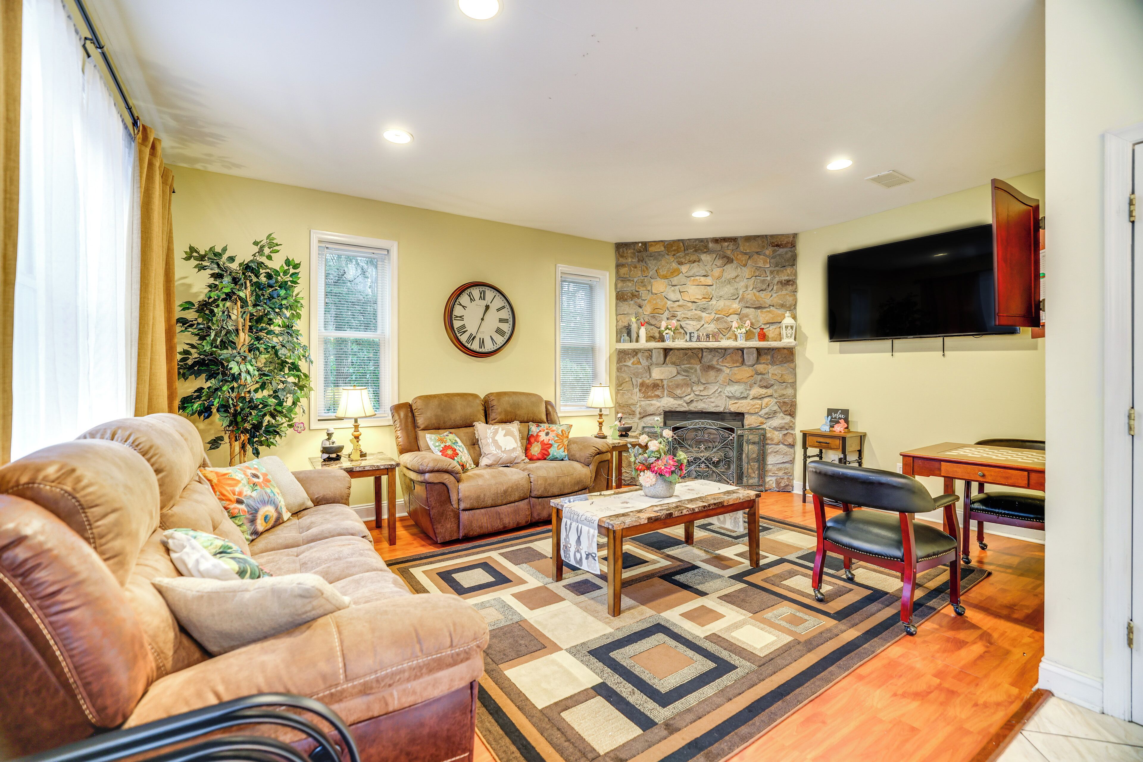 House (4 Bedrooms) | Front of property