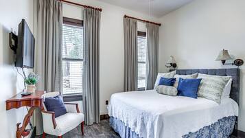 House (5 Bedrooms) | 5 bedrooms, desk, laptop workspace, iron/ironing board